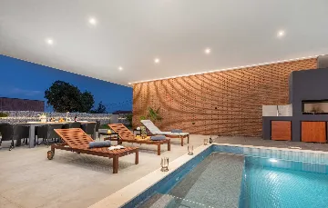Contemporary Villa with Pool in Ližnjan