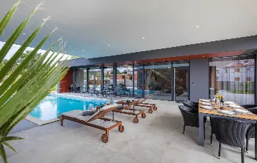 Contemporary Villa with Pool in Ližnjan
