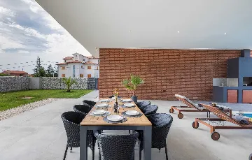 Contemporary Villa with Pool in Ližnjan