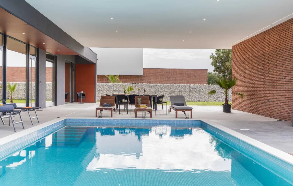 Contemporary Villa with Pool in Ližnjan