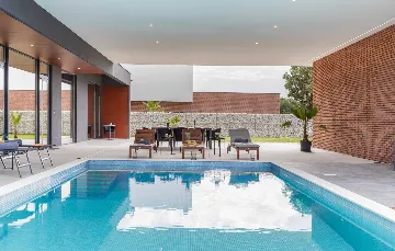 Contemporary Villa with Pool in Ližnjan