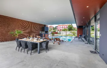 Contemporary Villa with Pool in Ližnjan