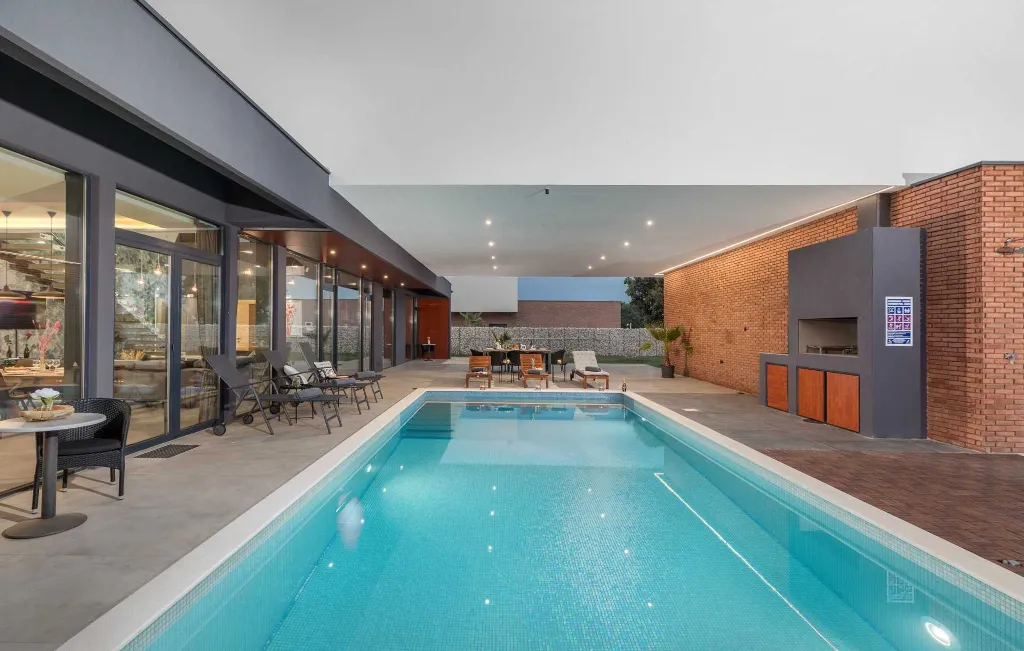 Contemporary Villa with Pool in Ližnjan