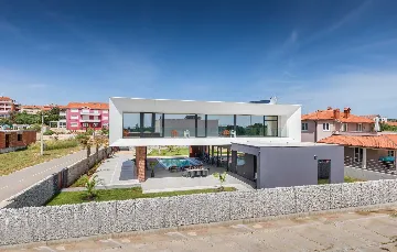 Contemporary Villa with Pool in Ližnjan