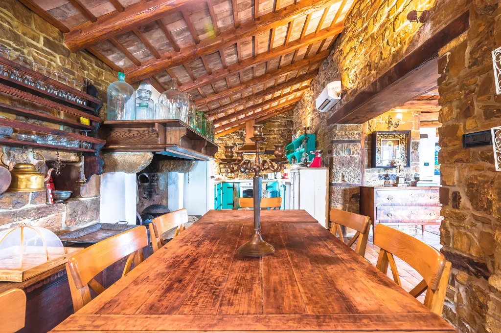 Spacious Country Villa with Pool in Motovun