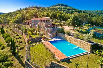 Spacious Country Villa with Pool in Motovun