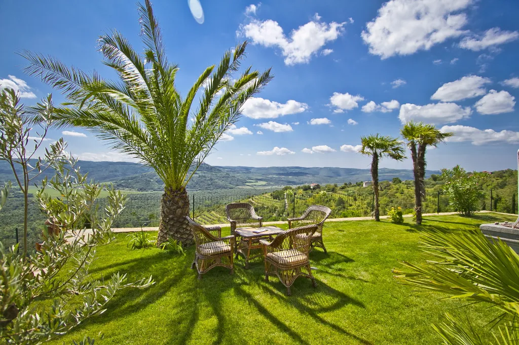 Spacious Country Villa with Pool in Motovun