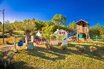 Spacious Country Villa with Pool in Motovun