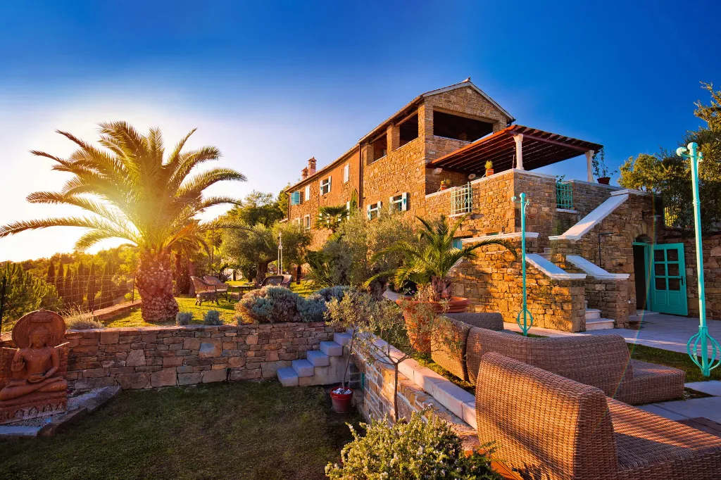 Spacious Country Villa with Pool in Motovun