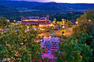 Spacious Country Villa with Pool in Motovun
