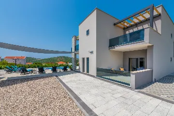 Contemporary 4-Bedroom Villa with Pool in Cavtat