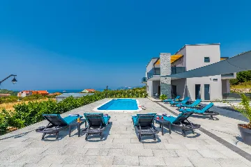 Contemporary 4-Bedroom Villa with Pool in Cavtat