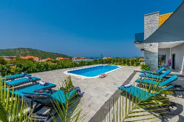 Contemporary 4-Bedroom Villa with Pool in Cavtat