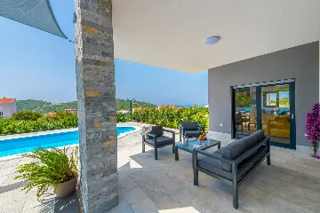 Contemporary 4-Bedroom Villa with Pool in Cavtat