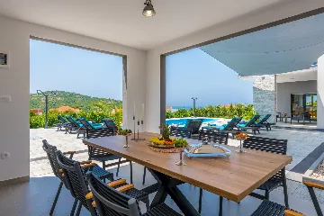 Contemporary 4-Bedroom Villa with Pool in Cavtat