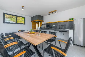 Contemporary 4-Bedroom Villa with Pool in Cavtat