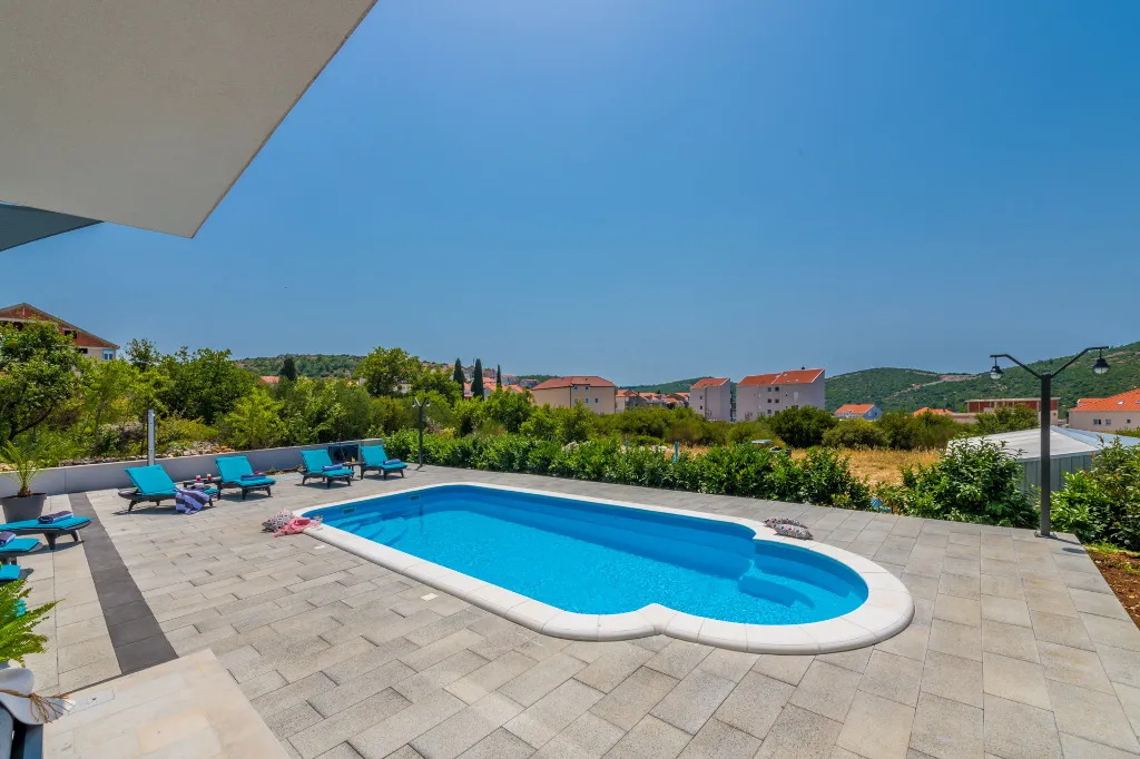 Contemporary 4-Bedroom Villa with Pool in Cavtat