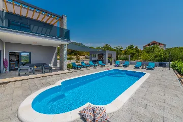 Contemporary 4-Bedroom Villa with Pool in Cavtat