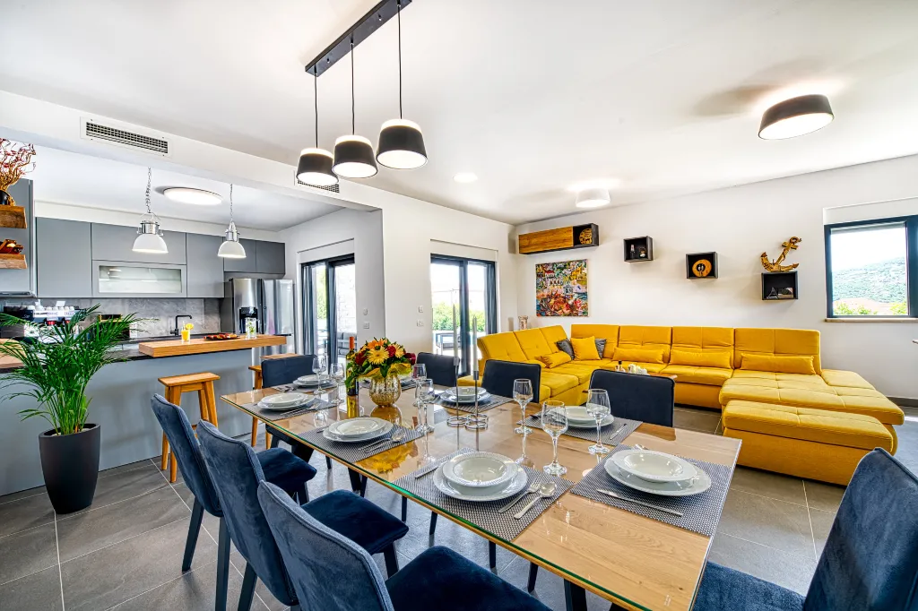Contemporary 4-Bedroom Villa with Pool in Cavtat