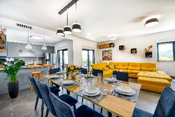 Contemporary 4-Bedroom Villa with Pool in Cavtat