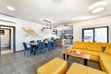 Contemporary 4-Bedroom Villa with Pool in Cavtat