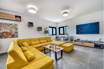 Contemporary 4-Bedroom Villa with Pool in Cavtat