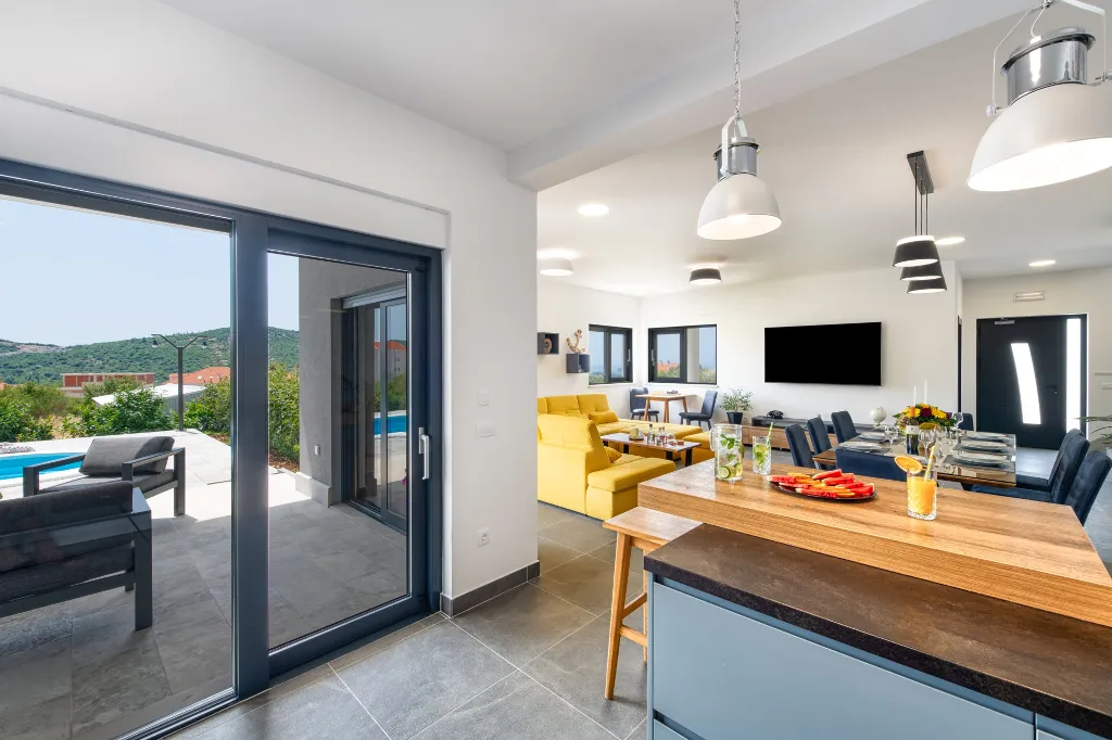 Contemporary 4-Bedroom Villa with Pool in Cavtat