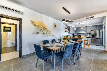 Contemporary 4-Bedroom Villa with Pool in Cavtat