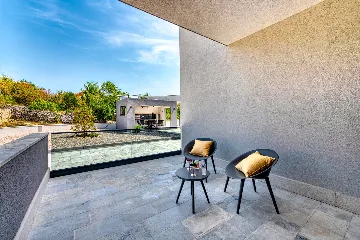 Contemporary 4-Bedroom Villa with Pool in Cavtat