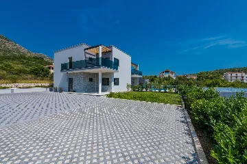 Contemporary 4-Bedroom Villa with Pool in Cavtat