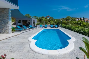 Contemporary 4-Bedroom Villa with Pool in Cavtat