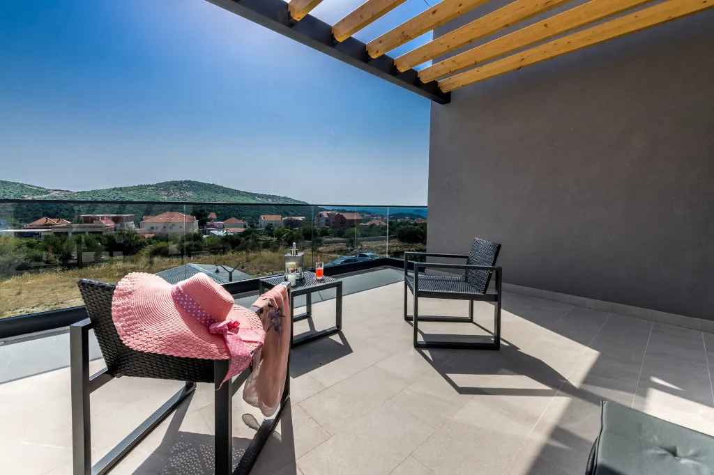 Contemporary 4-Bedroom Villa with Pool in Cavtat