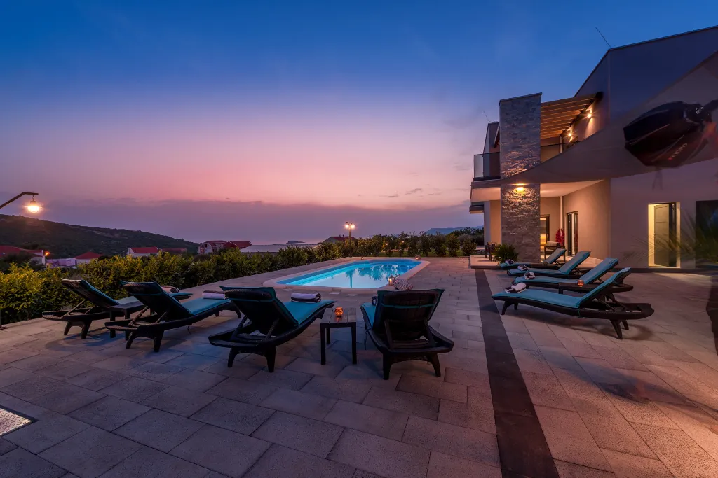 Contemporary 4-Bedroom Villa with Pool in Cavtat
