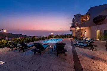 Contemporary 4-Bedroom Villa with Pool in Cavtat