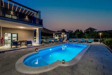 Contemporary 4-Bedroom Villa with Pool in Cavtat