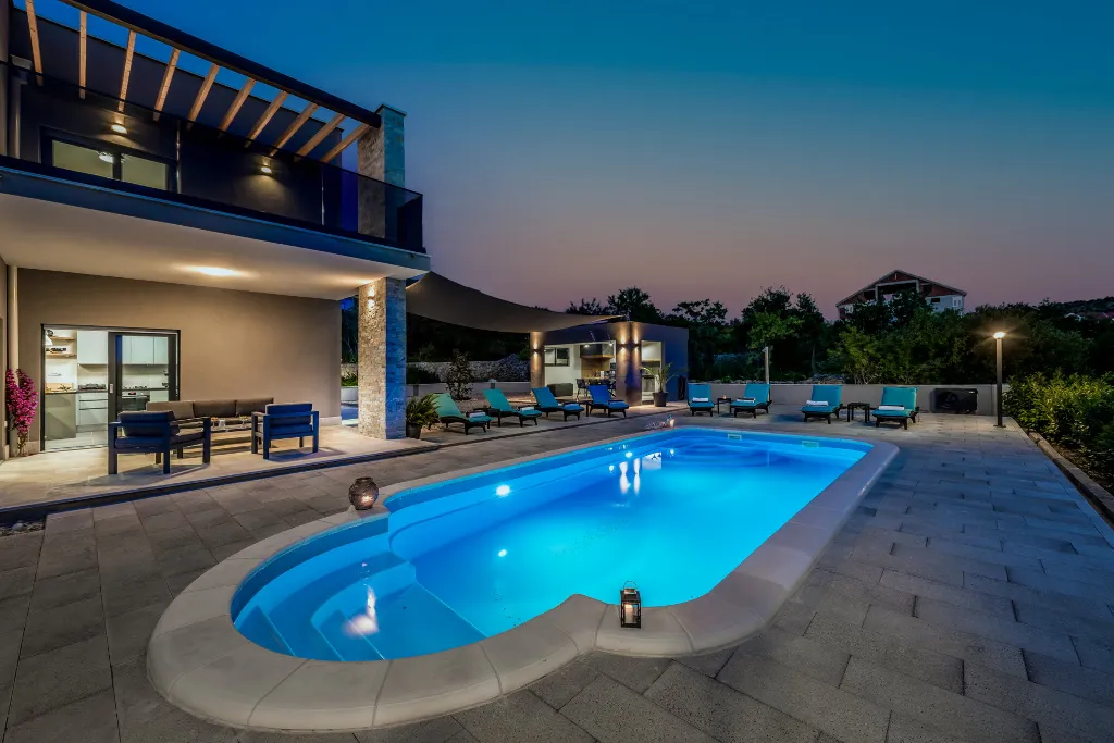 Contemporary 4-Bedroom Villa with Pool in Cavtat