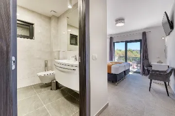 Contemporary 4-Bedroom Villa with Pool in Cavtat