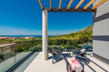 Contemporary 4-Bedroom Villa with Pool in Cavtat