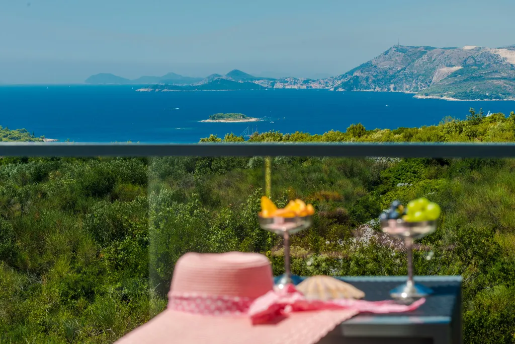 Contemporary 4-Bedroom Villa with Pool in Cavtat