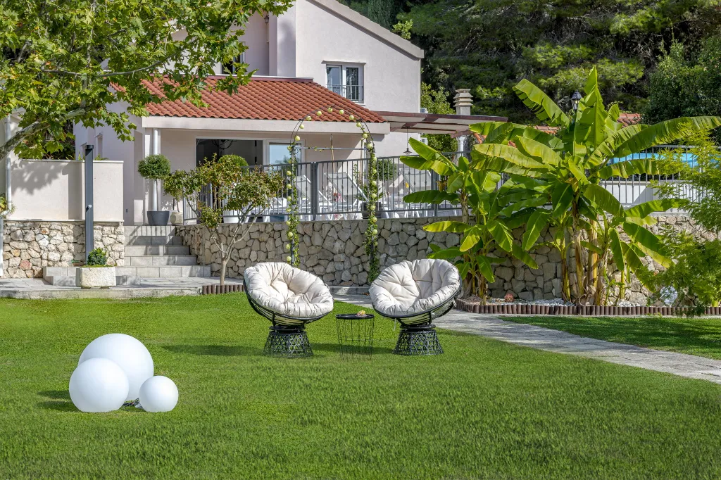 Spacious Family Villa with Pool in Mlini