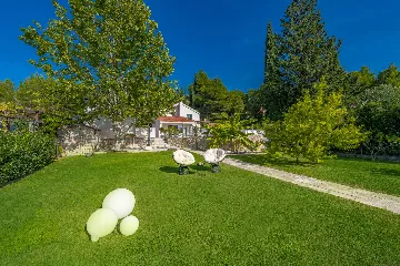 Spacious Family Villa with Pool in Mlini