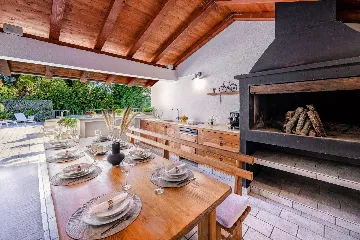 Spacious Family Villa with Pool in Mlini