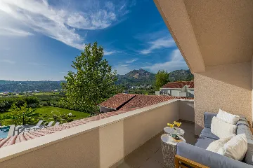 Spacious Family Villa with Pool in Mlini