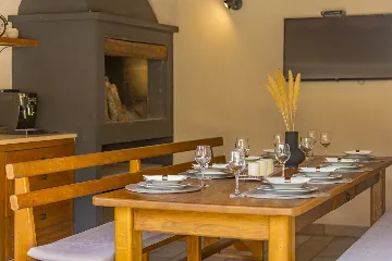 Spacious Family Villa with Pool in Mlini