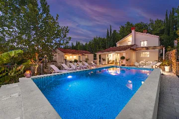 Spacious Family Villa with Pool in Mlini