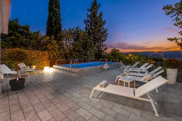 Spacious Family Villa with Pool in Mlini