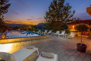 Spacious Family Villa with Pool in Mlini