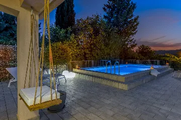 Spacious Family Villa with Pool in Mlini