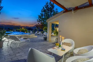 Spacious Family Villa with Pool in Mlini