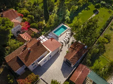 Spacious Family Villa with Pool in Mlini